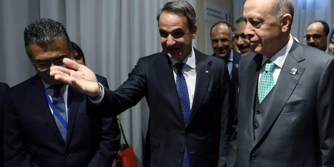 Erdoğan Miçotakis için üç uçak ve üç limuzinle Atina'da