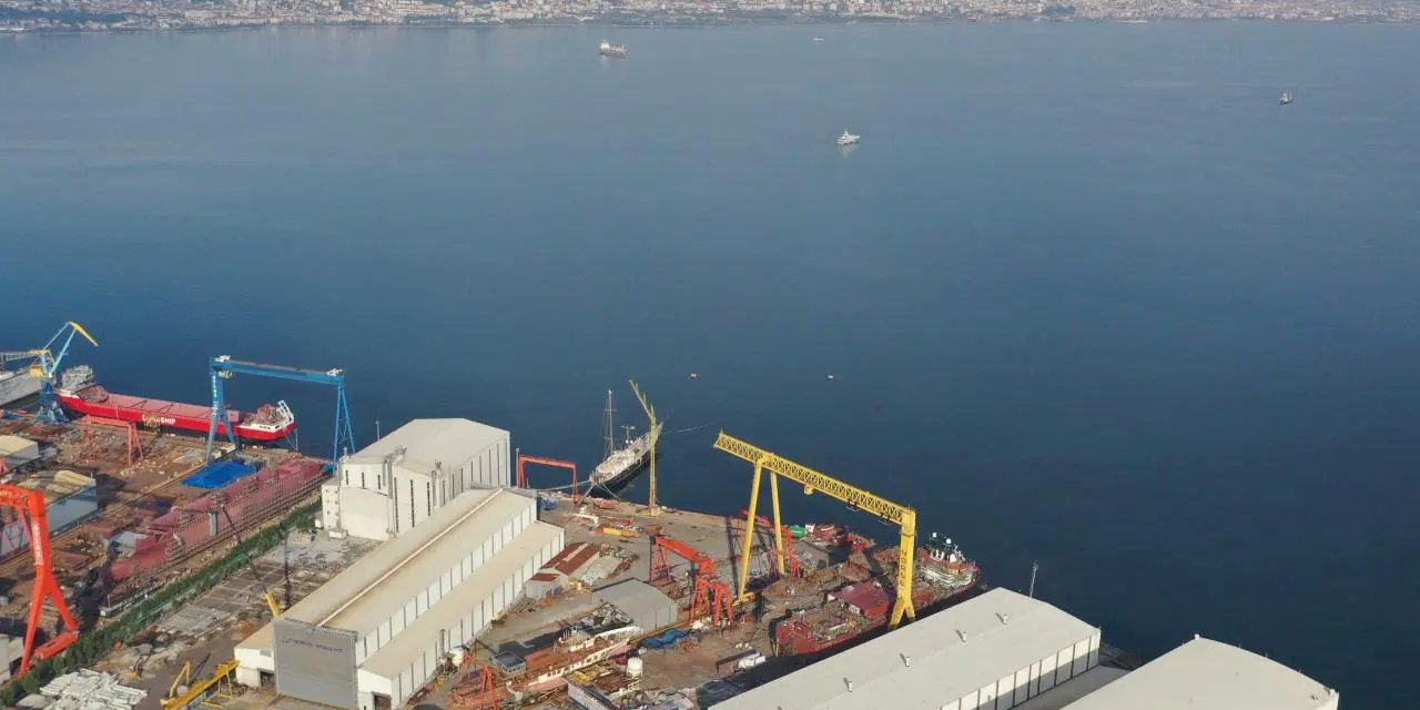 Kocaeli'de Denizde Nefes Kesen Kurtarma Operasyonu: Yüzer Havuzun Batmasıyla 24 Kişi Kurtarıldı