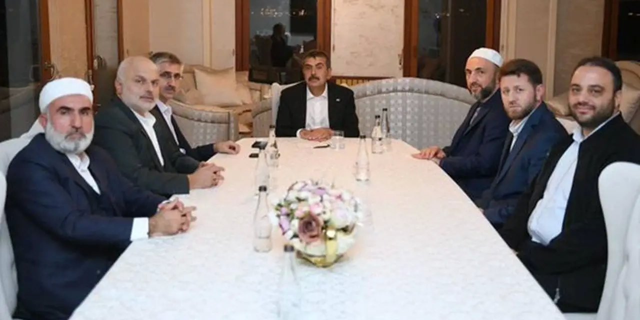 Milli Eğitim Sistemindeki Tartışmalı Protokoller: Eğitimde Tarikat ve Cemaat Etkisi