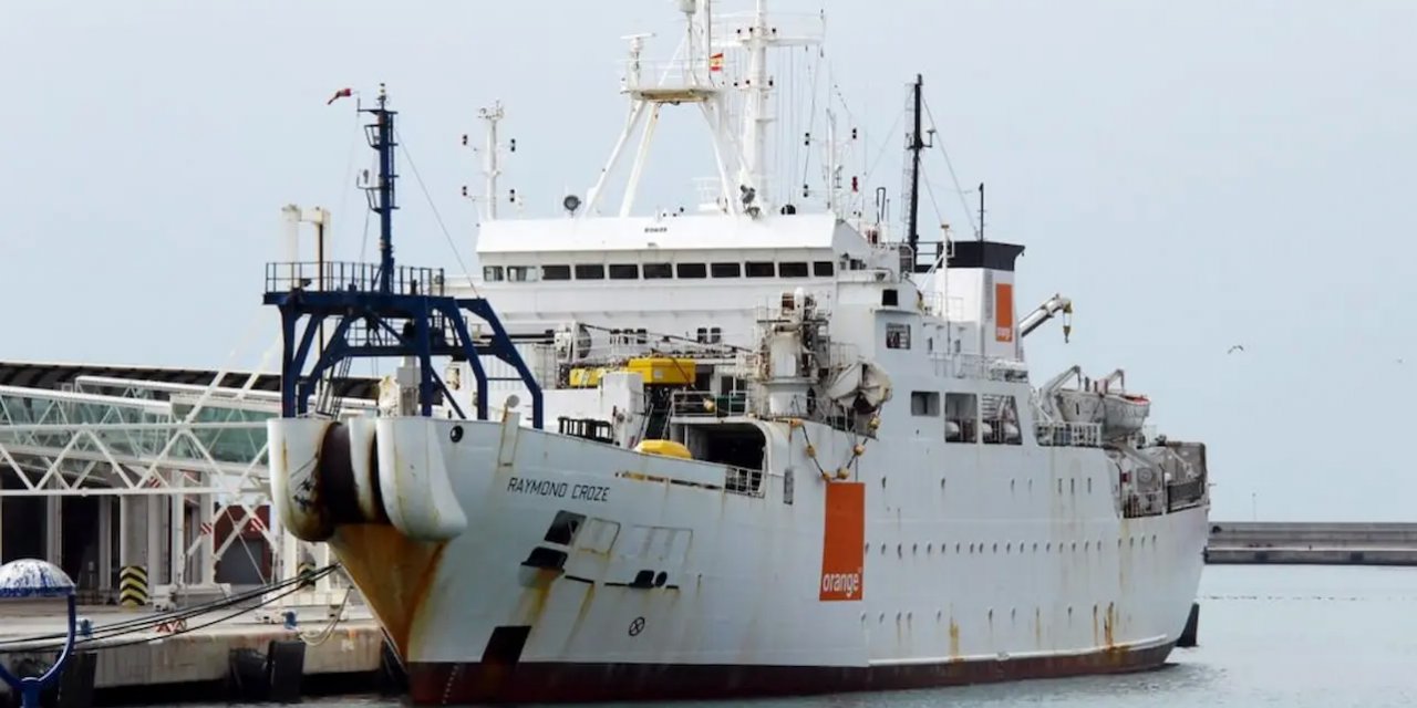 Aliağa'ya Doğru İlerleyen "Ölüm Gemisi": Asbest Tehlikesi ve Çevresel Riskler