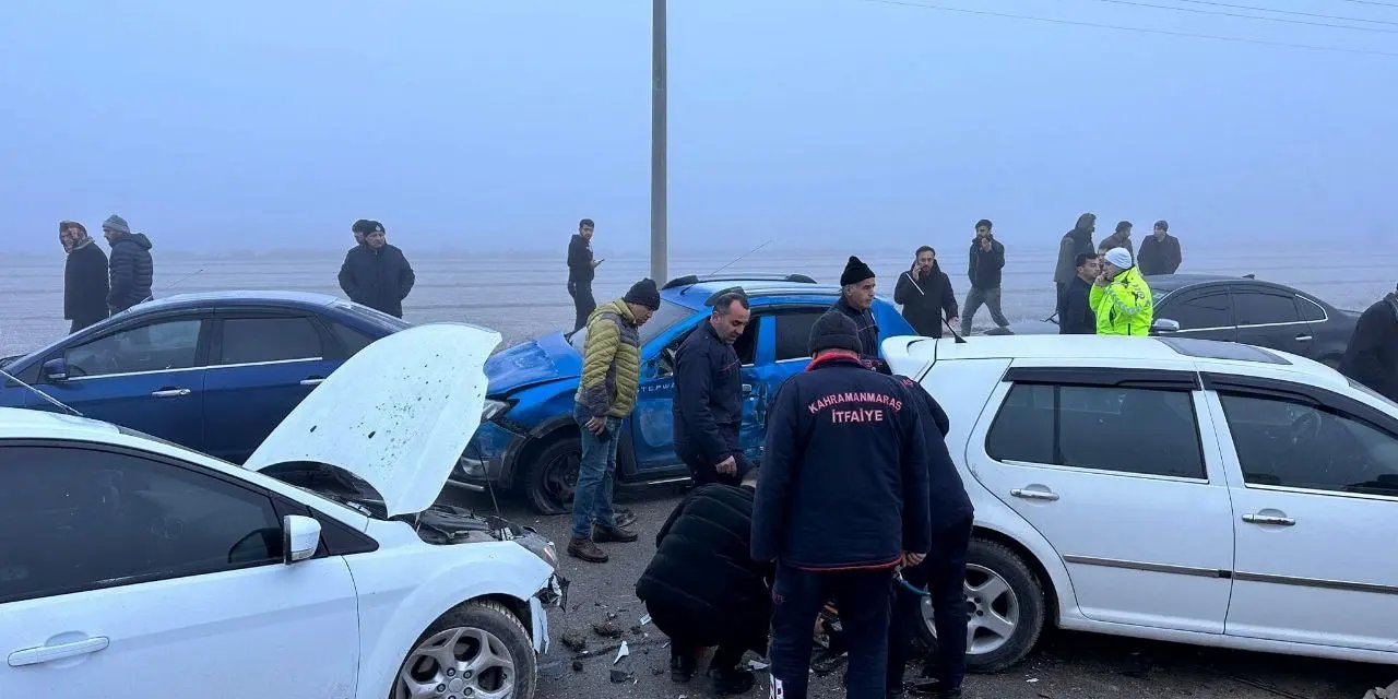 Kahramanmaraş'ta Yoğun Sis Zincirleme Kazalara Neden Oldu: 22 Kişi Yaralandı