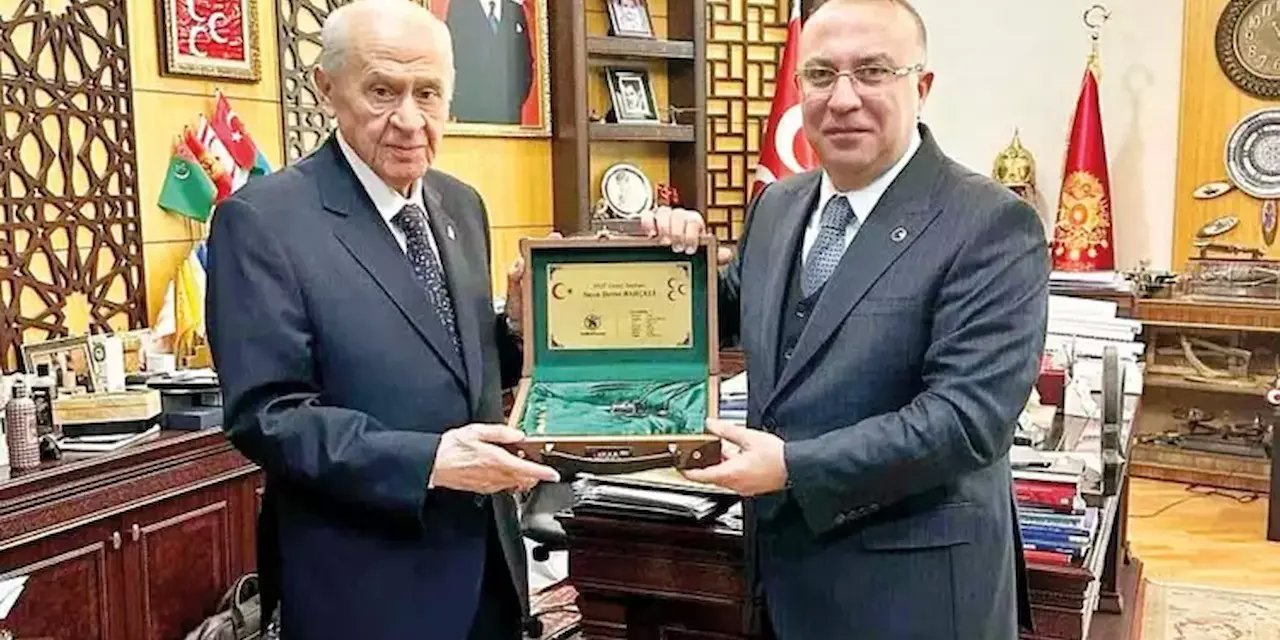 Yenilikçi Hediyelerle Anlamlı Kutlama: MHP Lideri Bahçeli'ye Özel Silahlar