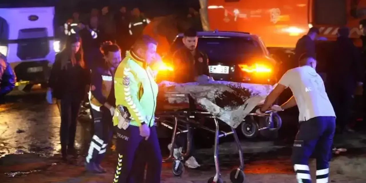 Gece Yarısı Trajedisi: Esenyurt'ta Korkunç Kaza, 2 Ölü, 2 Yaralı
