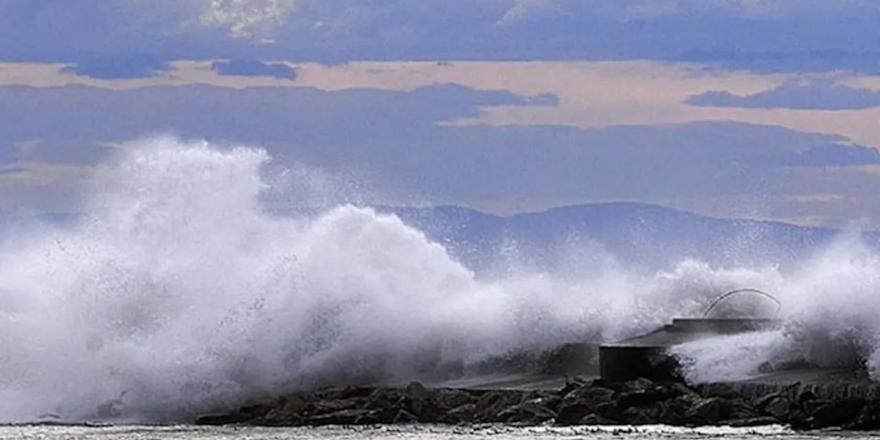İzmir ve İstanbul'da Deniz Ulaşımına Hava Engeli: Vapur Seferleri İptal