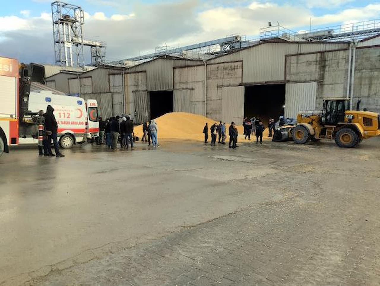 100 ton mısırın altında kalarak hayatını kaybetti