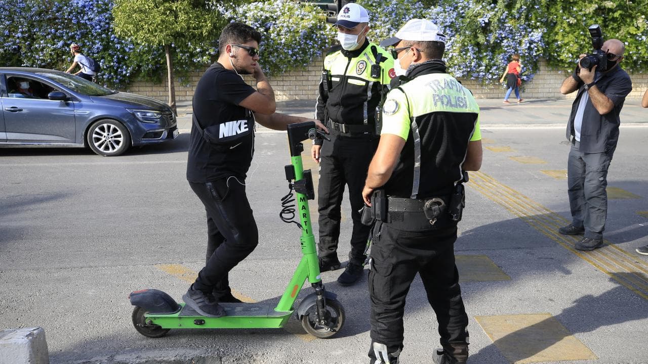 Antalya'da Elektrikli Skuterlere Sıkı Denetim: Trafik Güvenliği için Önemli Bir Adım
