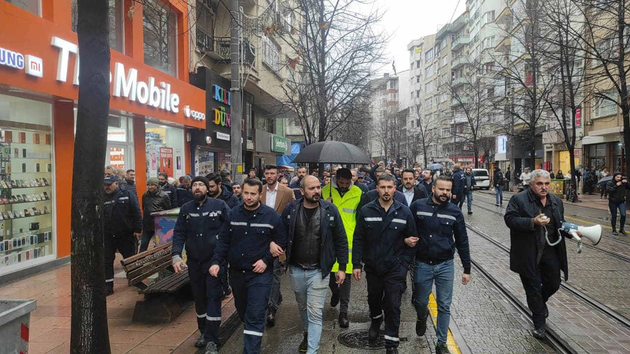 Eskişehir'deki Sendika Protestosu: İşçilerin Tepkisi ve Sendika Yönetimine Çağrılar