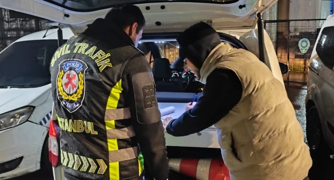 İstanbul Kağıthane'de Trafikte Şiddet: Sürücünün Ehliyeti İptal Edildi