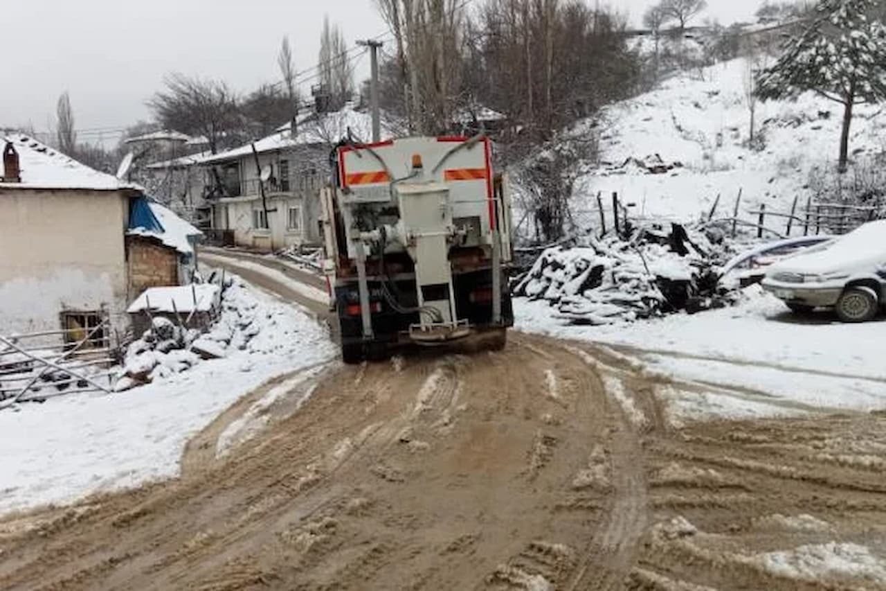 İzmir'in Beyaz Örtüsü: Kar Teyakkuzu ve Hazırlıklar