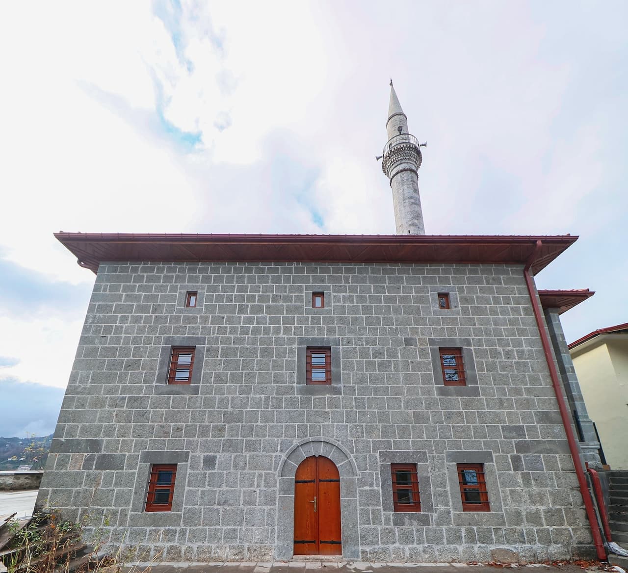 Tarihi Akmescit Camii'ne Yıldırım İsabet Etti ve Yıkıldı!