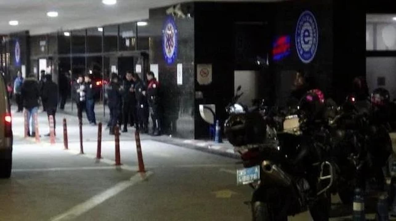 Motosikletli Polis Ekibinin Kovalamaca Sırasında Yaşadığı Trajik Kaza: Anadolu Caddesi'ndeki Olayın Detayları