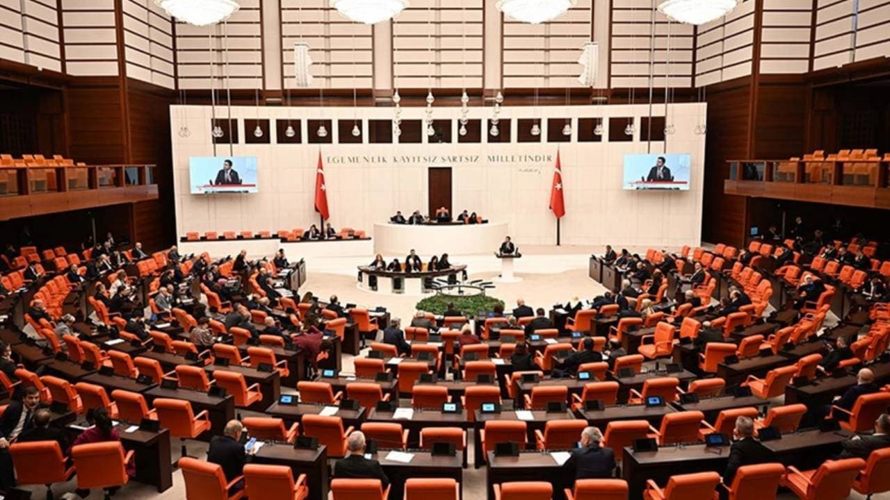 CHP ve Saadet Partisi'nin Stratejik Hamlesi: Ortak Bildiriye 'Hayır', Tezkereye 'Evet'