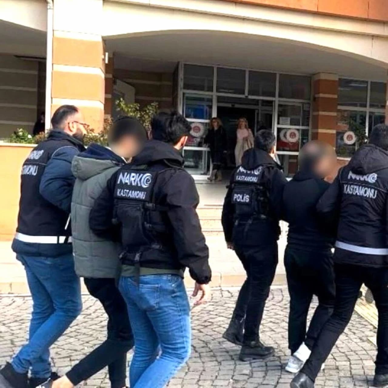 Kastamonu'da Büyük Darbe: Narkotik Operasyonunda İki Uyuşturucu Baronu Tutuklandı!