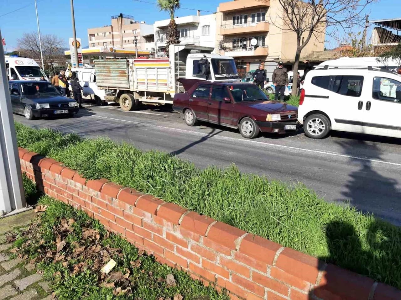 Aydın'da Nefes Kesen Zincirleme Kaza: 4 Araç, 2 Yaralı ve Acil Müdahale Anı!