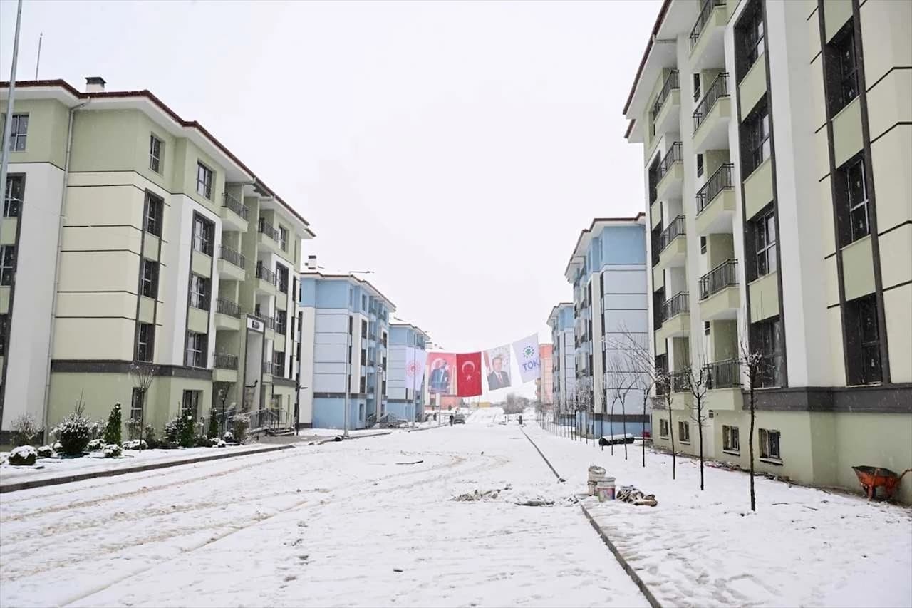 Depremzede Aileler için TOKİ Konutlarına Yol ve Asfalt Çalışmaları Başladı!