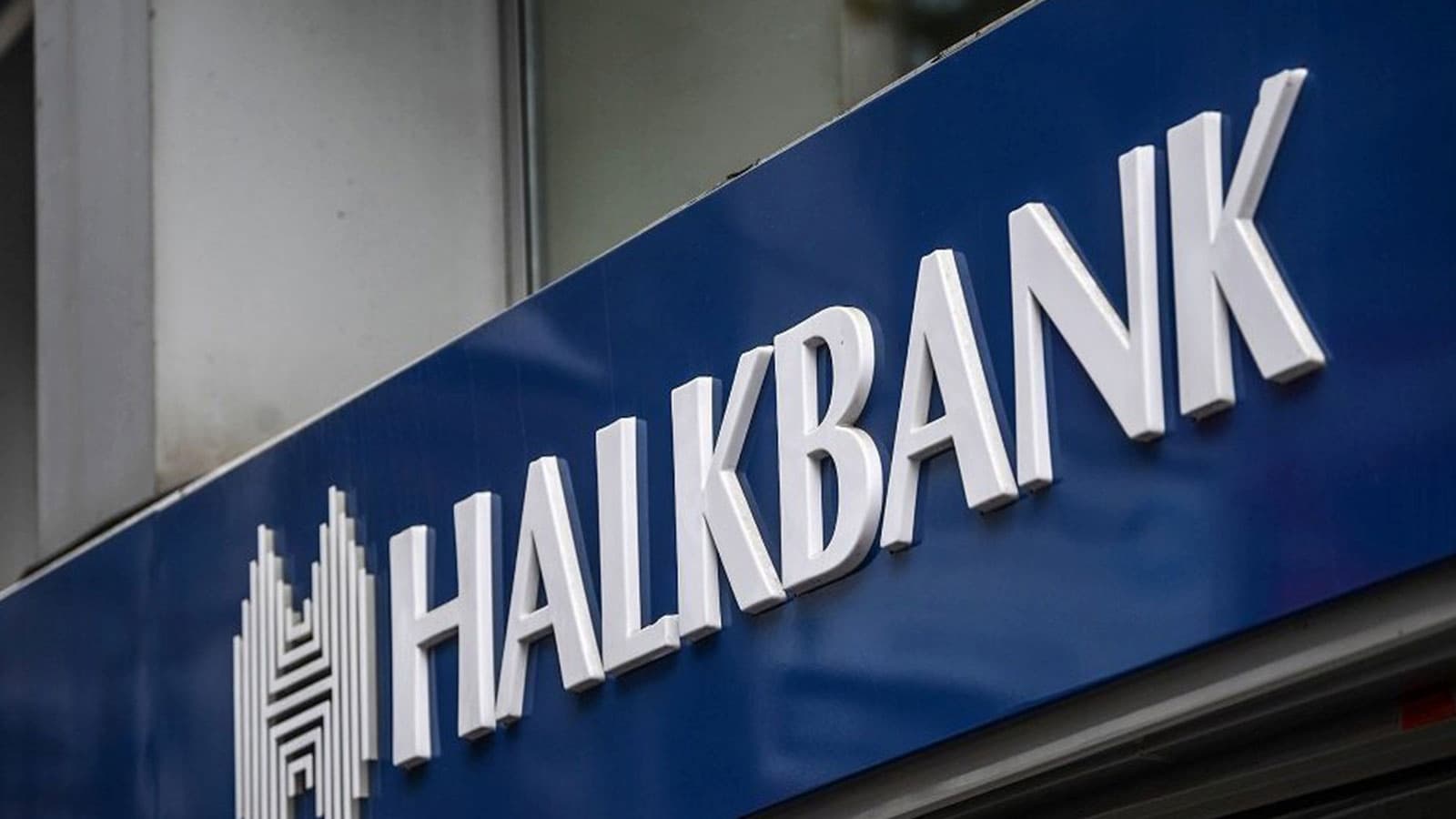 Emeklilerin Yüzünü Güldüren Finansal Hamle: Halkbank'tan Maaşın 33 Katı Kredi Fırsatı!