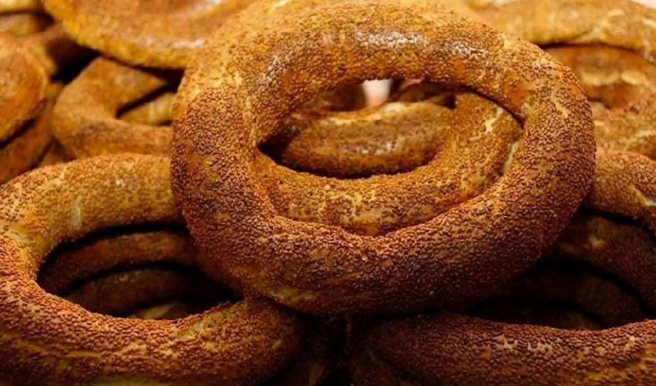 Ankara'da Simit Fiyatlarındaki Dalgalanma: Seçimlerin Gölgesinde Bir Lezzet Mücadelesi!
