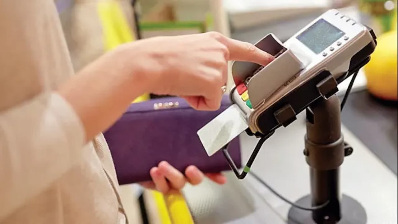 Türkiye Ekonomisinde Alarm Zilleri: Enflasyon ve Kredi Kartı Borçları Kontrolden Çıkıyor!