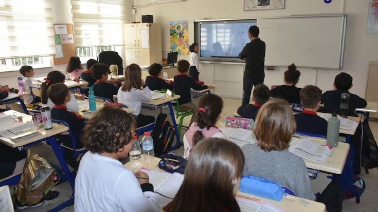 Eğitim Maratonu: 20 Milyon Öğrenci ve 1 Milyon Öğretmenin Heyecan Dolu Yolculuğu