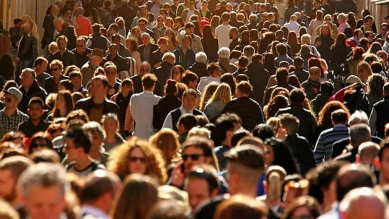 Türkiye'nin Nüfusu Artıyor: 2023'te Yeni Zirveler ve Beklenmedik Dönüşümler