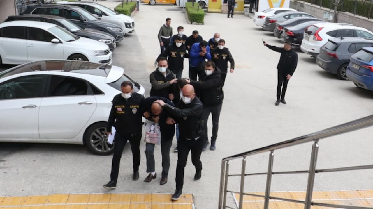 Yüzyılın Dolandırıcılığı: Eskişehir'de Kamu Kılıfı Altında Milyonluk Vurgun!