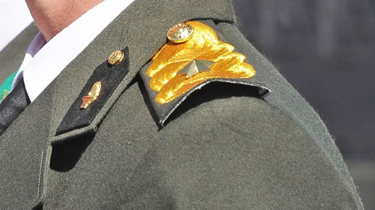 Tuzla'da Atatürk Fotoğrafı Fırtınası: Teğmenlerin İhraç Kararı Sosyal Medyayı Salladı