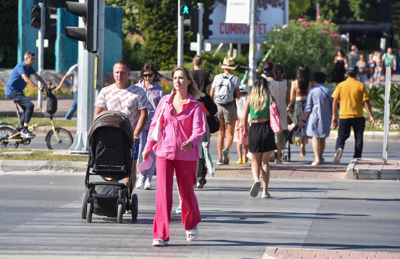 Antalya'da Yabancı Nüfusun Göç Dalgası: Bir Cennetten Diğerine Yolculuk
