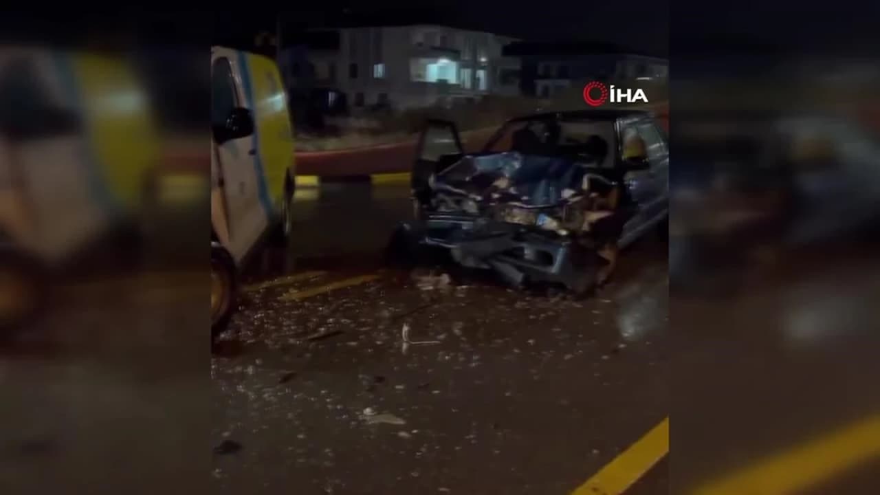 PTT Kargo ve Otomobil Çarpıştı, 2 Kişi Hayatta Kalma Mücadelesi Veriyor!