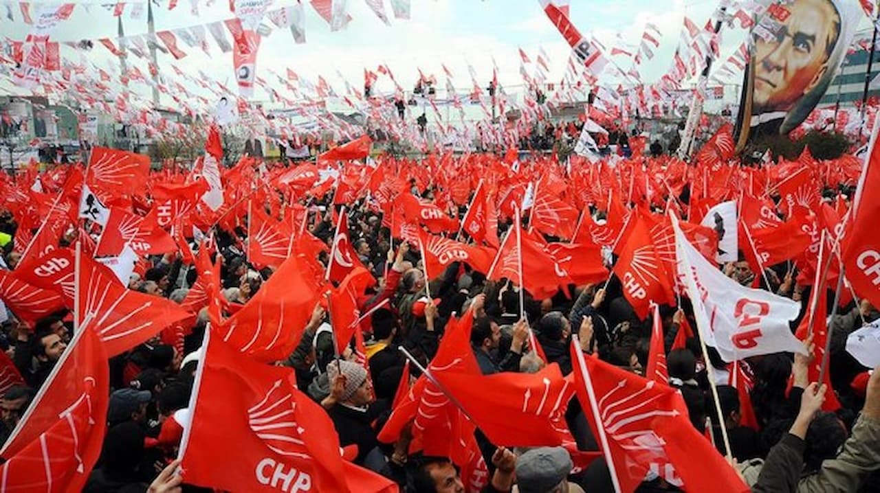 İzmir'de CHP'den Beklenti Yüksekliği ve Kadın Devrimi: Yeni Dönemde Neler Bekleniyor?