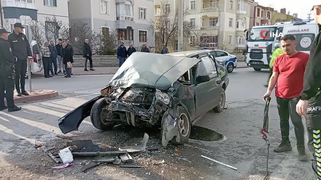 Konya'nın Kalbi Selçuklu'da Trafik Kazası: Bir Can Kaybı, İki Yaralı