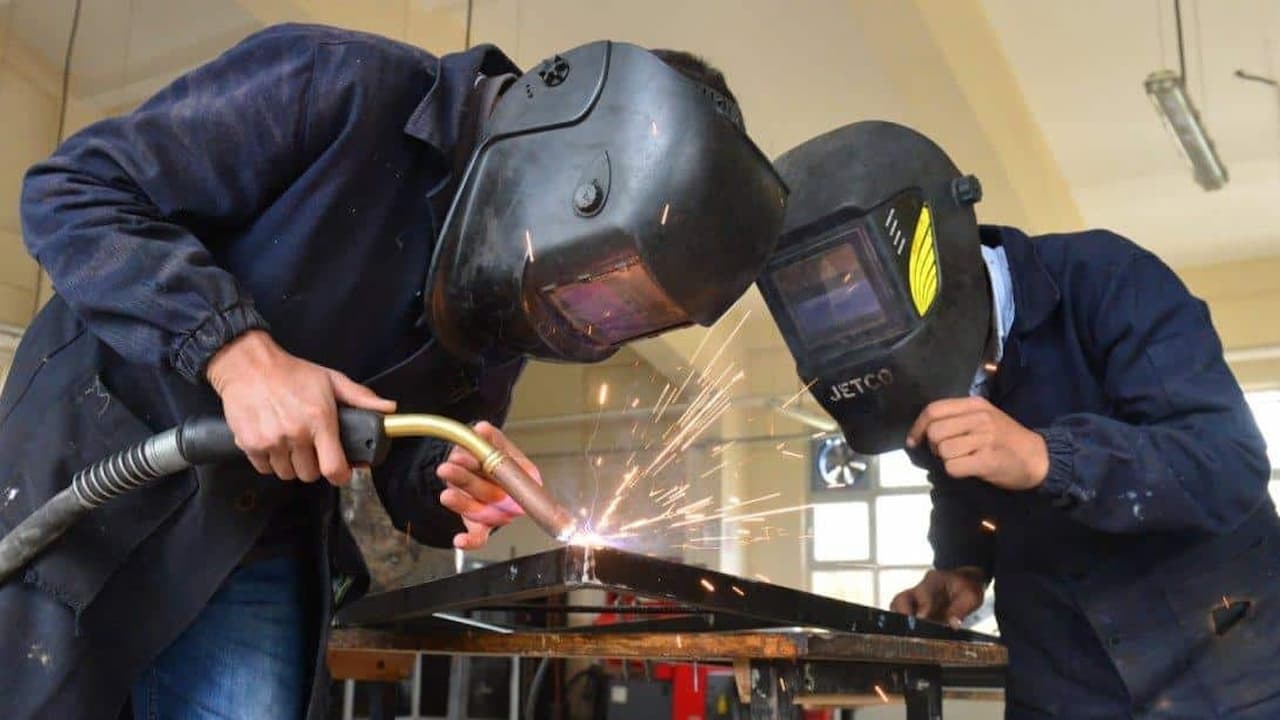 Türkiye'nin Ara Eleman Bulma Sıkıntısı: Sektörler Arası İşgücü Krizi Derinleşiyor