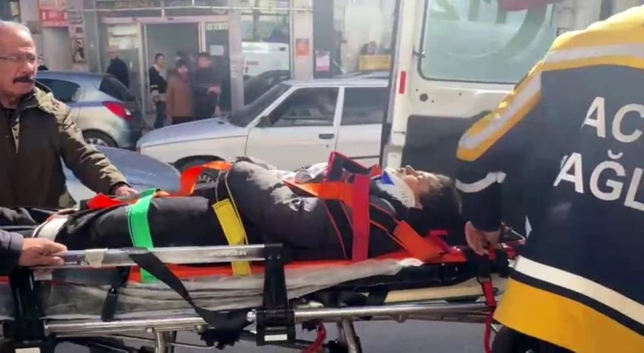 Adıyaman'da Yaya Güvenliği Alarmı: Kamyonetin Çarptığı Yaya Hastaneye Kaldırıldı