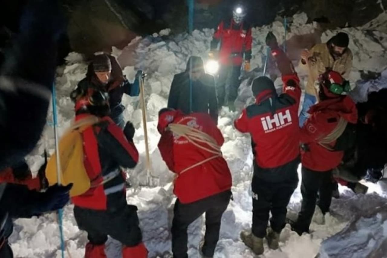 Bingöl'de Çığ Felaketi: Yenisu Köyünde Bir Kişi Hayatını Kaybetti