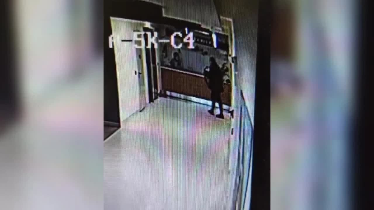 Hasta Yakını Kapıyı Tekmeledi: Ziyaret Saati Tartışması Cezaeviyle Sonuçlandı!