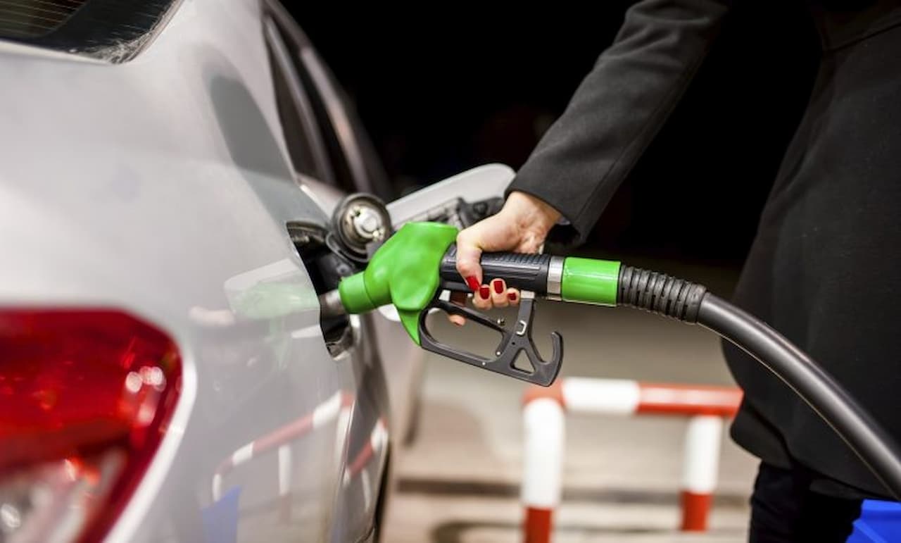 Motorin Fiyatlarında Büyük İndirim: Pompa Fiyatlarına Yansıyan Değişiklikler ve Akaryakıt Piyasasının Geleceği