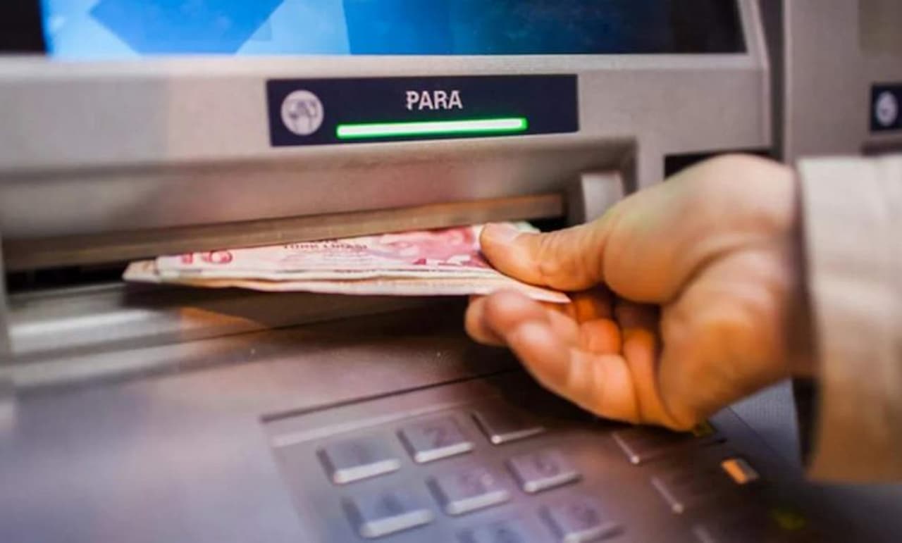 8.895 TL'lik Öğrenci Yardımı ile Ailelerin Eğitim Yükü Hafifliyor!