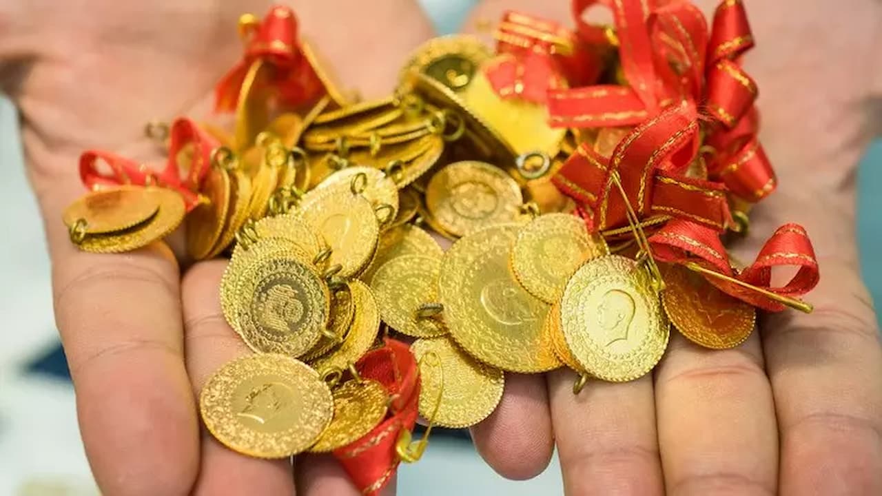 Altın Fiyatları Rekor Kırdı: ABD Merkez Bankası'nın Faiz İndirim Beklentisi Piyasaları Nasıl Etkiledi?