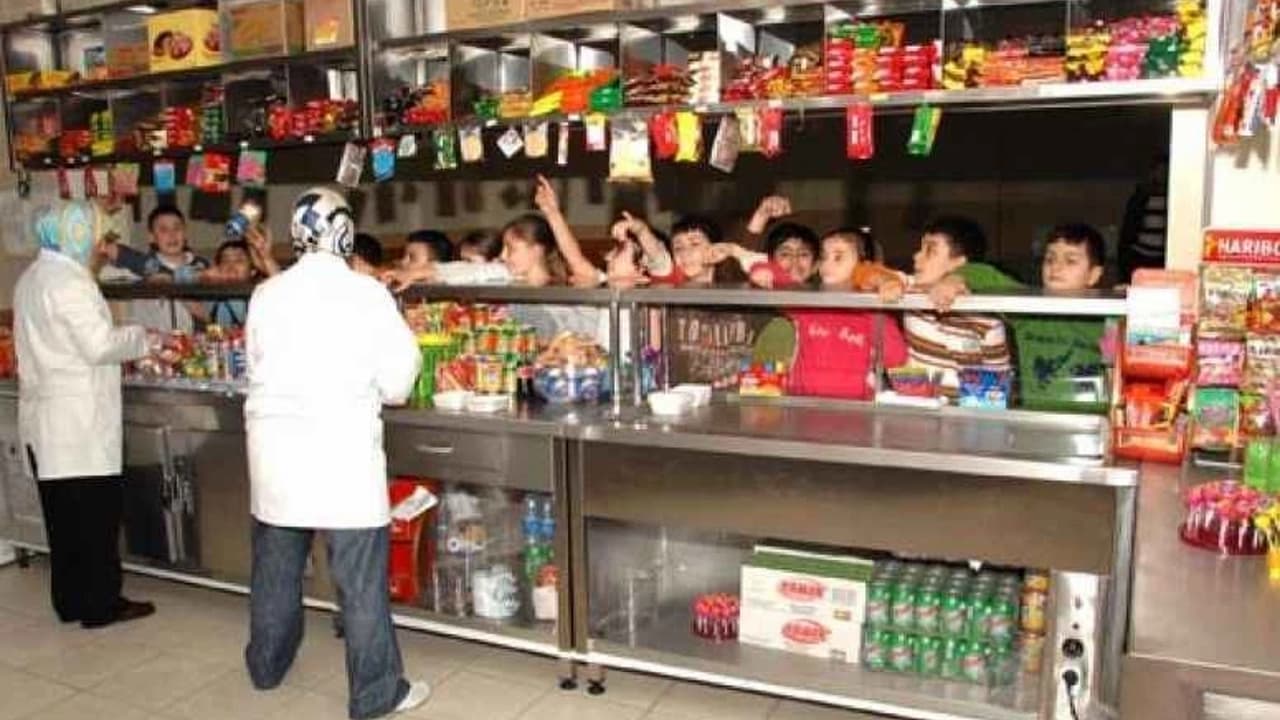 Okul Kantinlerinde Yeni Dönem: Çorba ve Meyve Günleri Başlıyor!