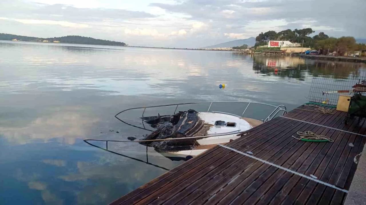 Urla'da Dehşet Veren Patlama: Tekne Alev Topuna Döndü, 2 Kişi Yanarak Yaralandı!