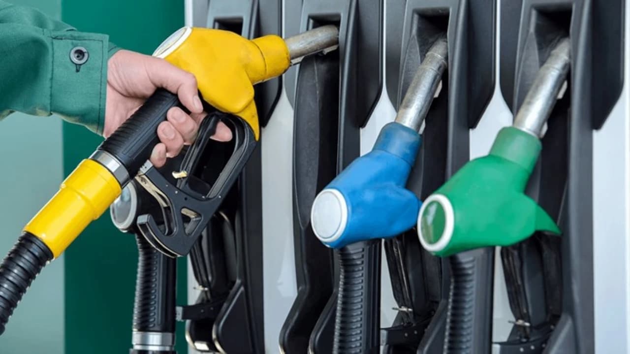 Petrol Fiyatları Dört Ayın Zirvesine Ulaştı: Beklenenden Düşük Stok Artışı ve Küresel Gelişmelerin Etkisi