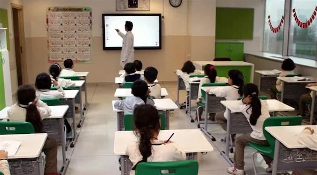 Özel Okullarda Devrim Niteliğinde Değişiklik: Bakanlık Onaylı Kitaplar Zorunlu Hale Geliyor