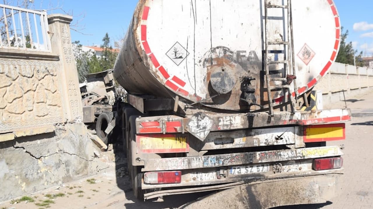Şanlıurfa Viranşehir'de TIR Faciası: Bir Ölü ve İki Yaralı