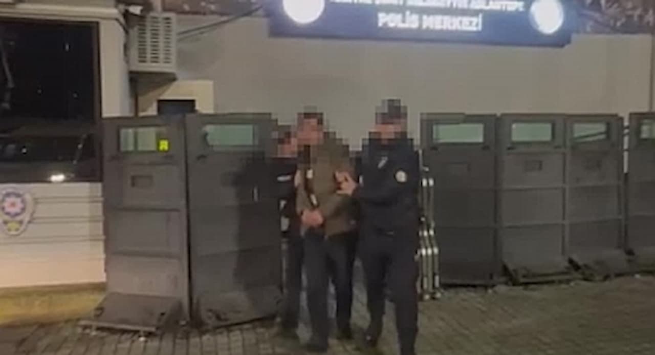 İzmir Bayraklı'da Taksi Ücreti Kavgası: 3 Yaralı ve 4 Gözaltı