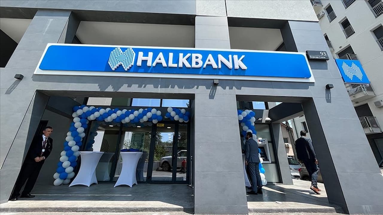 Halkbank'tan Ramazan'a Özel Büyük Kampanya: Paraf Kart Sahiplerine 300 TL Hediye!
