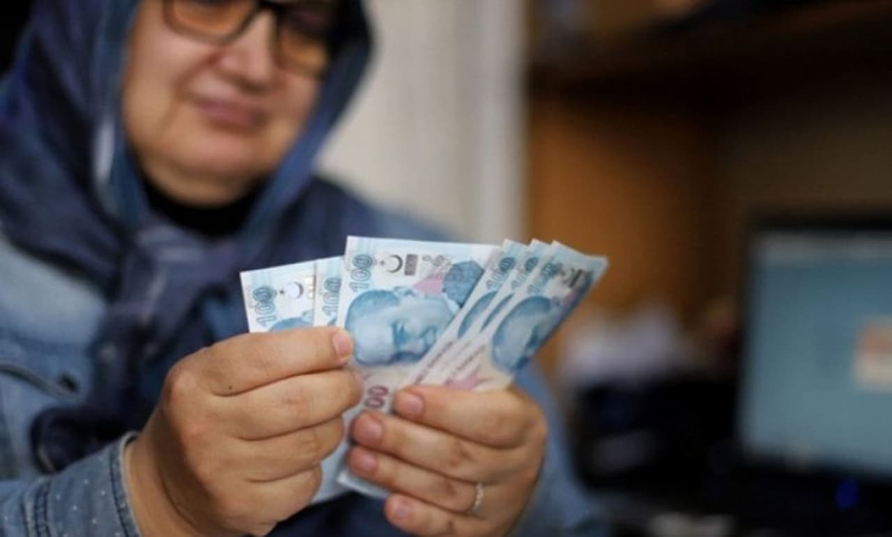 Emeklilere Büyük Destek: 10 Bin Lira Altı Maaş Alanlara Özel "Emekli Kartı" Programı