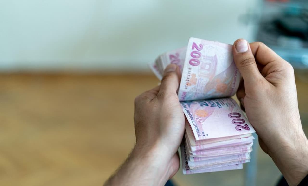 Adana'da İşçi Maaşlarına Rekor Zam: En Düşük Maaş 32 Bin 306 Lira!