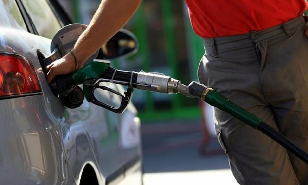 Türkiye'de Motorin Fiyatlarında Büyük İndirim: 1 TL Azalışın Arkasındaki Nedenler