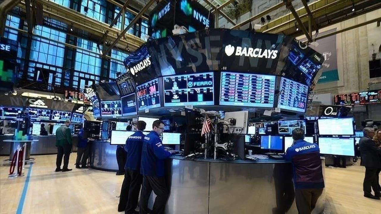 ABD Piyasaları İkinci Çeyreğe Dinamik Başlangıç Yaptı: Fed'in Faiz Politikaları ve Megacap Hisselerin Performansı Mercek Altında