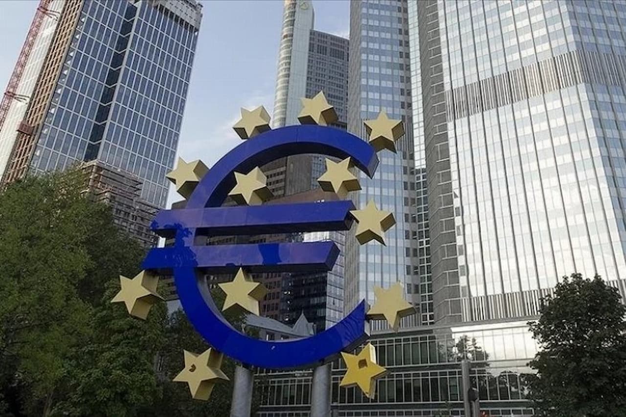 Euro, ECB'nin Faiz İndirimi Beklentileri ile Düşüşte: 14 Şubat'tan Bu Yana En Düşük Seviye