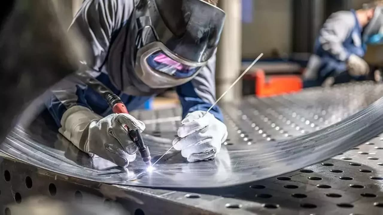 Türkiye'nin Sanayi Üretiminde Tarihi Yükseliş: Şubat 2024 Raporu Detayları